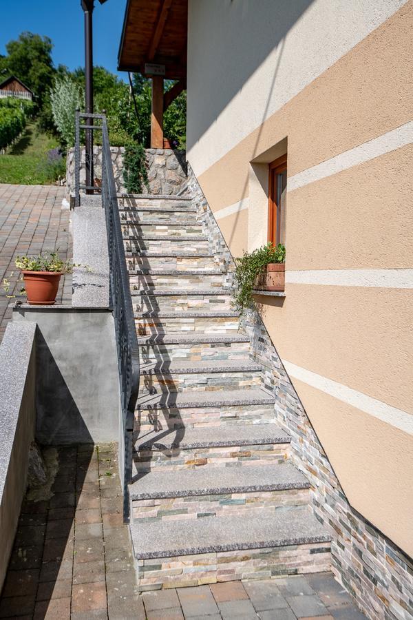 Vineyard Cottage Pod Piramido Dobrnic Екстер'єр фото